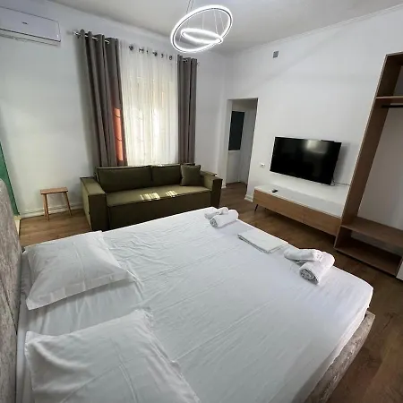 דירה Jona Center Confort Studio! טיראנה